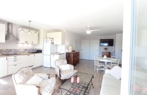 La Londe-les-Maures Apartment | Comfortable new T3 15m² south-facing terrace Air-conditioning Swimming pool Basement box