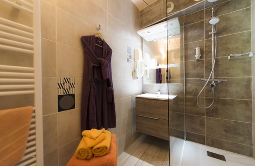 Forcalquier House | Comfortable studio in Provencal farmhouse with pool & spa