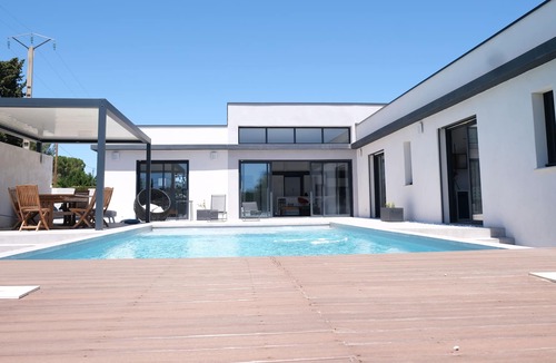 Chateauneuf-de-Gadagne House | Contemporary villa with private pool 8 beds in Chateauneuf de Gadagne