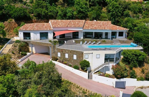 La Londe-les-Maures House | Contemporary villa for 8 people with air conditioning a large heated pool and panoramic sea.