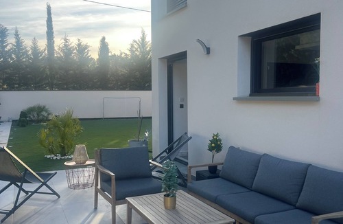 Vaison-la-Romaine Villa | Contemporary home in Vaison-la-Romaine Comfort, light & heated pool in Provence