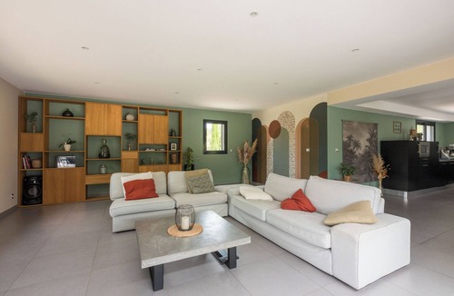 Gardanne House | Contemporary house between Aix en Provence and Marseille