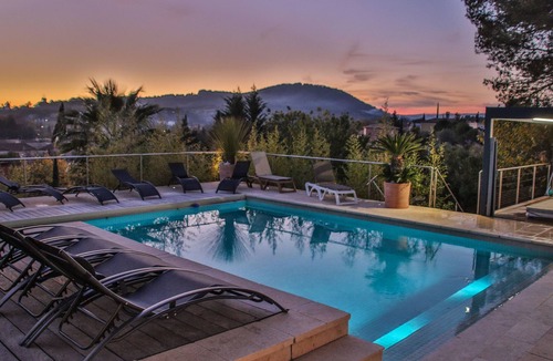 Le Beausset Villa | Contemporary villa and relaxation areas