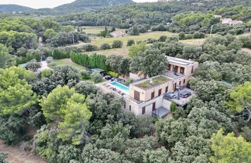 Le Barroux Villa | Contemporary villa in Le Barroux overlooking Mont Ventoux