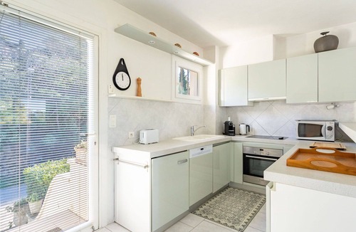 Le Rayol Apartment | Cosy apartment for 4 guests with WIFI, A/C and TV