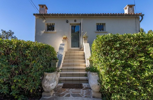 Le Rayol Apartment | Cosy apartment for 4 guests with WIFI, A/C and TV
