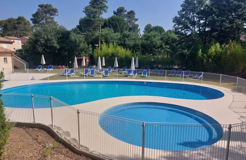 Nans-les-Pins Apartment | Cosy apartment for 6 guests with WIFI, pool, TV and terrace