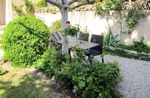 Menerbes House | Cosy apartment in villa for 4 people with WIFI, TV and patio