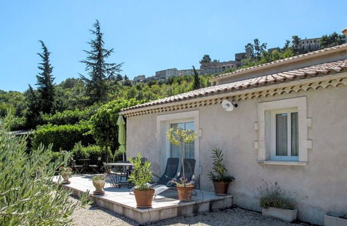 Menerbes House | Cosy apartment in villa for 4 people with WIFI, TV and patio