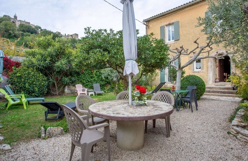 Menerbes House | Cosy apartment in villa for 4 people with WIFI, TV and patio