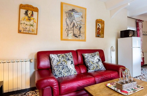Menerbes House | Cosy apartment in villa for 2 guests with WIFI, TV and patio