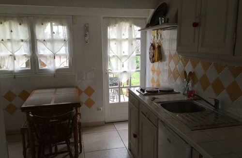 Miramas Apartment | Cosy duplex apartment in villa, with terraces and garden access