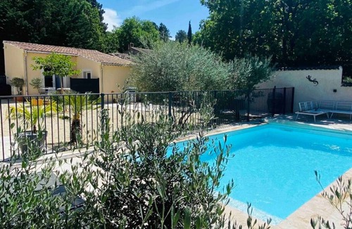 Mondragon Apartment | Cosy gites with private spas and swimming pool