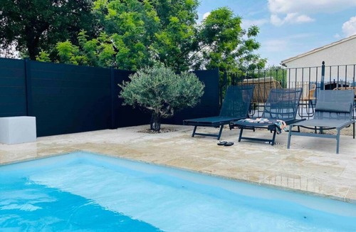 Mondragon Apartment | Cosy gites with private spas and swimming pool