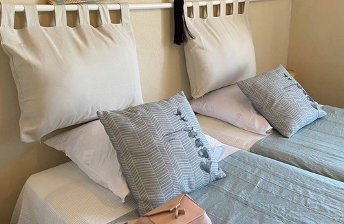 Montfrin House | Cosy Lodge Gîte, 15 Pers, Clim, Wifi, Cour, Garage