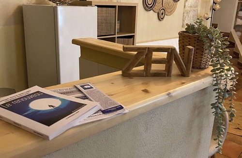 Montfrin House | Cosy Lodge Gîte, 15 Pers, Clim, Wifi, Cour, Garage