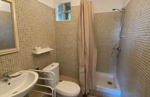 Montfrin House | Cosy Lodge Gîte, 15 Pers, Clim, Wifi, Cour, Garage