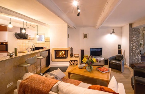 Molleges House | ★ Cosy Provencal town house in the heart of the Alpilles ★Close to all amenities