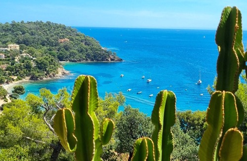 Rayol-Canadel-sur-Mer Villa | Côte d’Azur: Charming Holiday Home in Le Rayol with Breathtaking Views