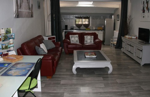Chateaurenard Apartment | Cottage between Avignon and St Rémy de Provence with swimming pool