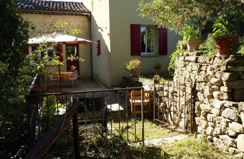 Entrechaux House | Cottage 'Gîte Genévrier' with Mountain View, Shared Pool and Wi-Fi