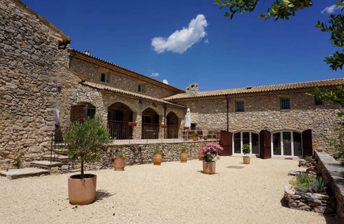 Simiane-la-Rotonde House | Cottage 'La Buisse - Les 2 Gites' with Mountain View, Shared Terrace and Wi-Fi