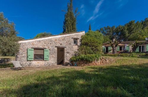 Draguignan House | Cottage 'Les Bergeries De Danielle' with Private Pool, Private Terrace and Wi-Fi