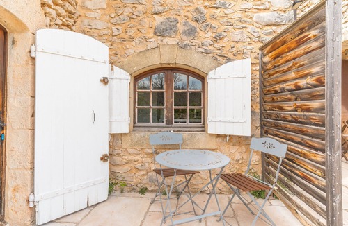 Simiane-la-Rotonde House | Cottage 'Les Buisses - Petit Gite' with Private Terrace, Shared Garden and Wi-Fi