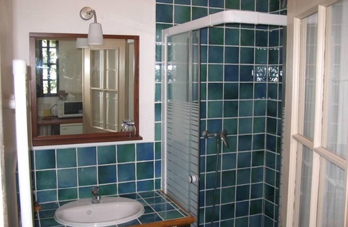 Jouques House | Cottage on property