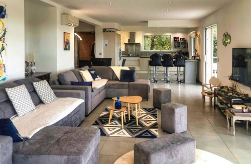 Rochefort-du-Gard House | Cozy home in Rochefort-du-Gard