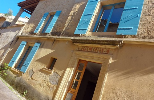 Vers-Pont-du-Gard House | Cozy vacation home in picture-book village, 2 km to the beach at the Pont du Gard