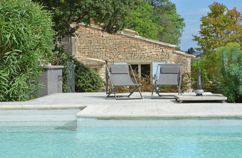 Menerbes Villa | Cozy Villa in M nerbes with Swimming Pool