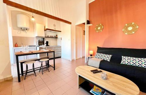 Saint-Chamas Apartment | Creux de l'Église 1 - Cosy, Centre-village au calme, 4 personnes