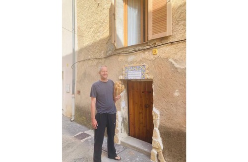 Correns House | Cute village house in the center