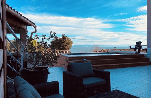 Istres Apartment | Dépendance Avec Jacuzzi, vue Panoramique sur Lanse du Ranquet et Plage à Pied !