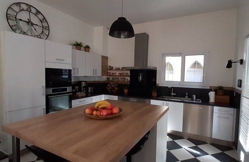 Gonfaron House | Detached house in village with garden and swimming pool