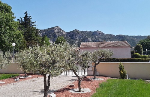 Robion Villa | Detached villa with * rating and air conditioning and views of the Luberon