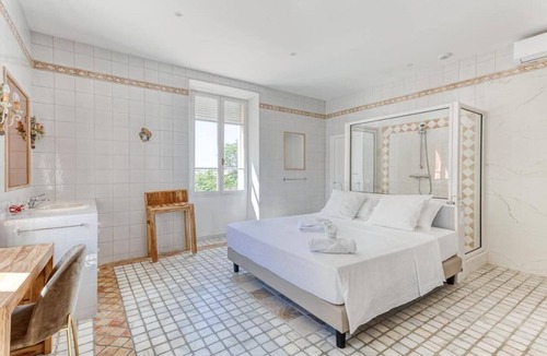 Gignac-la-Nerthe Hotel | Domaine de la Nerthe