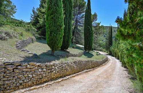 Apt House | Domaine de la Santonne - un Havre de Paix en Plein Luberon