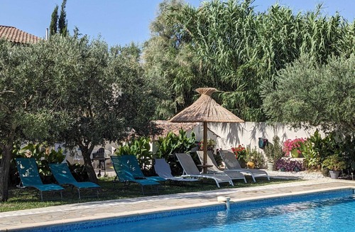 Beaucaire Apartment | Domaine des Oliviers-Appt for 2 to 4 people with swimming pool