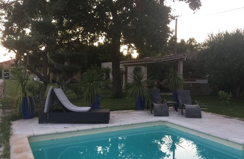 Le Thor Villa | DREAM VACATION AT PIN PARASOL