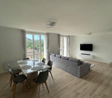 Carces Apartment | Duplex centre-ville