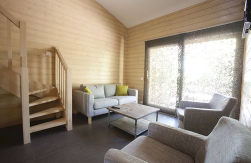 Saint-Antonin-du-Var Ski Chalet | Eco-lodge au Coeur D'un Vignoble de Provence