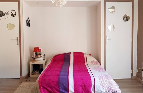 Besse-sur-Issole House | Entire townhouse, in a picturesque Provencal village