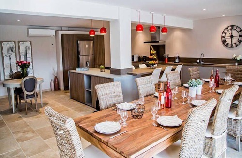 Noves House | Exceptional air-conditioned farmhouse in Noves (13), park, heated pool, pets allowed (2).