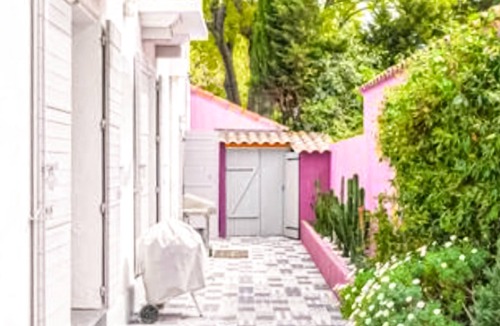 Mazargues House | Exceptionally beautiful vacation home with sunny terrace and pretty outdoor pool.