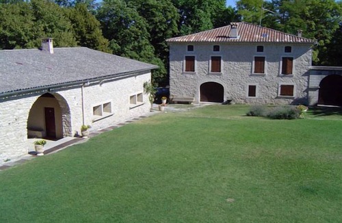 Forcalquier Cottage | Facing a green esplanade, Lardiers cottage for 5 people