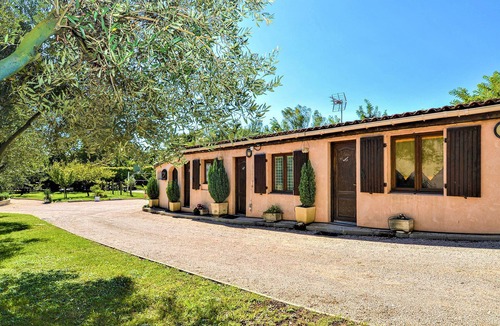 Mondragon House | Family friendly vacation home in Vaucluse between Montélimar and Avignon.