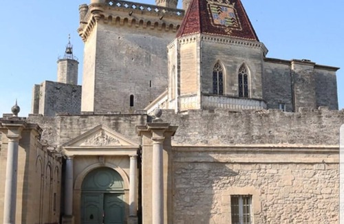 Remoulins House | Family home at pont du gard.
