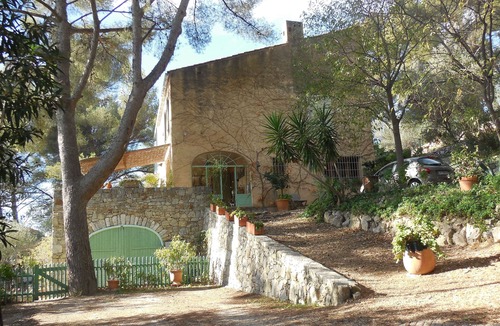 Toulon House | Family home Superb view. rented july/august 11 rooms, 8 bedrooms, sleeps 16.